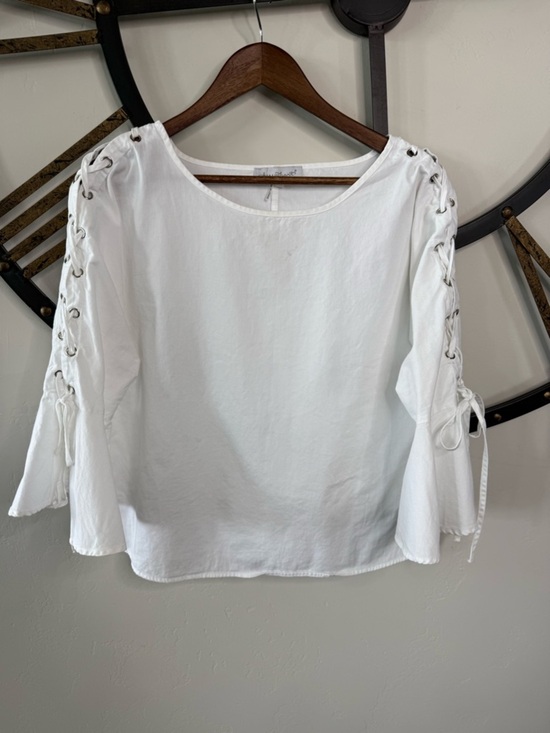 KEREN hart Tops - KEREN hart White Lace-Up Sleeve Blouse